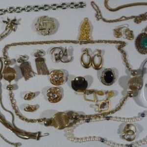 Vintage Lot 7/24 Signed Costume Jewelry Goldstones